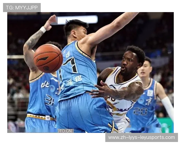 CBA常规赛北控vs四川战况激烈第三节左朕年关键三分分差缩小至1分